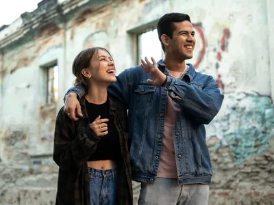 How to Get Out of the Friend Zone Unscathed, According to Relationship Experts