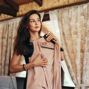 First Date Anxiety? An Expert Weighs in on How to Calm the Jitters