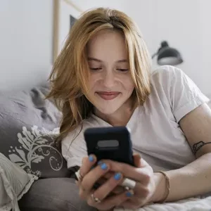25 Must-Try Dating App Prompts for a Memorable First Impression