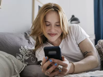 25 Must-Try Dating App Prompts for a Memorable First Impression