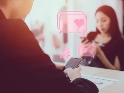 8 Ways to Initiate a Dating App Conversation to Spark Interest and Get Them Hooked